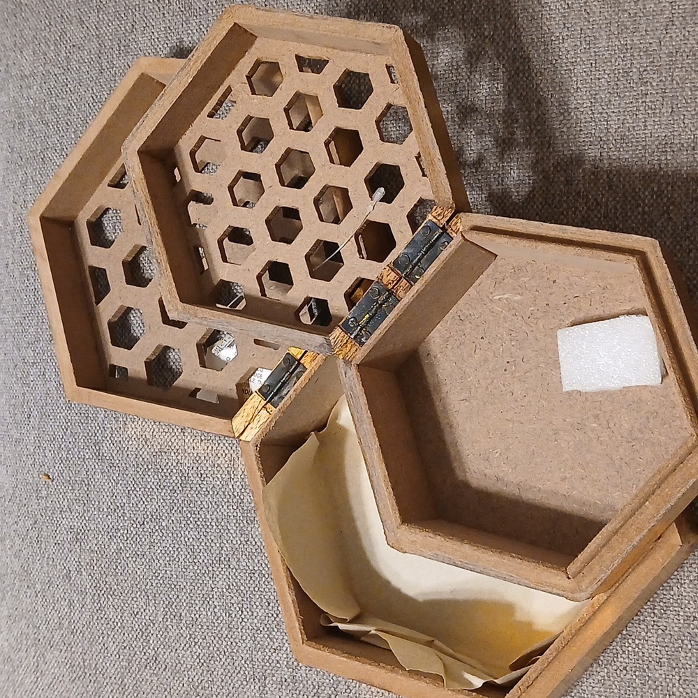 Gold Hexagonal Décor Box - Picture 6 of 6